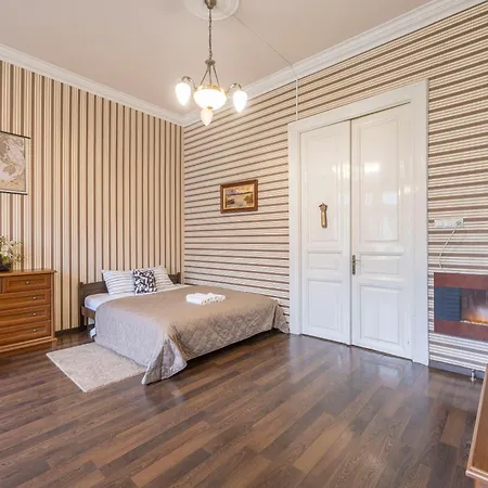 Apartment Warm & Cozy By Anna