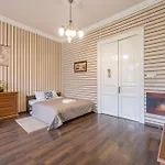 Apartment Warm & Cozy By Anna